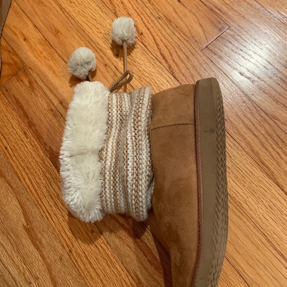 super cute uggs - Picture 2 of 3